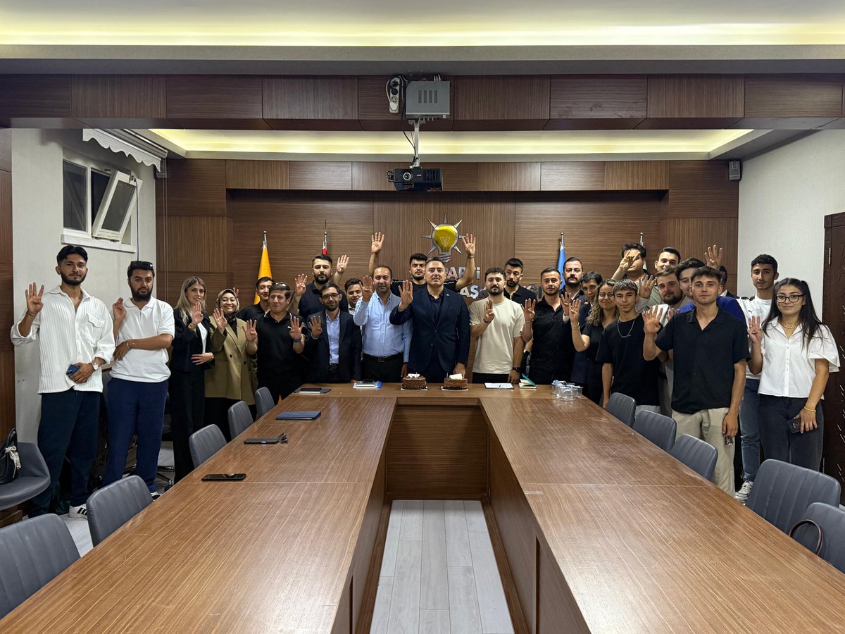 AK Gençlik Mamak (@akgenclkmamak) on Twitter photo İlçe Gençlik Kolları Başkanımız <a href="/samet_akdogan06/">Samet Akdoğan 🇹🇷</a>’ın öncülüğünde haftalık Yönetim Kurulu toplantımızı gerçekleştirdik.
Toplantı sonrası Yönetim Kurulu Üyemiz Samet Yeğen’in doğum gününü kutlayarak bu özel günü birlikte paylaştık.
Nice mutlu yıllar diliyoruz.🎂 İlçe Gençlik Kolları Başkanımız <a href="/samet_akdogan06/">Samet Akdoğan 🇹🇷</a>’ın öncülüğünde haftalık Yönetim Kurulu toplantımızı gerçekleştirdik.
Toplantı sonrası Yönetim Kurulu Üyemiz Samet Yeğen’in doğum gününü kutlayarak bu özel günü birlikte paylaştık.
Nice mutlu yıllar diliyoruz.🎂