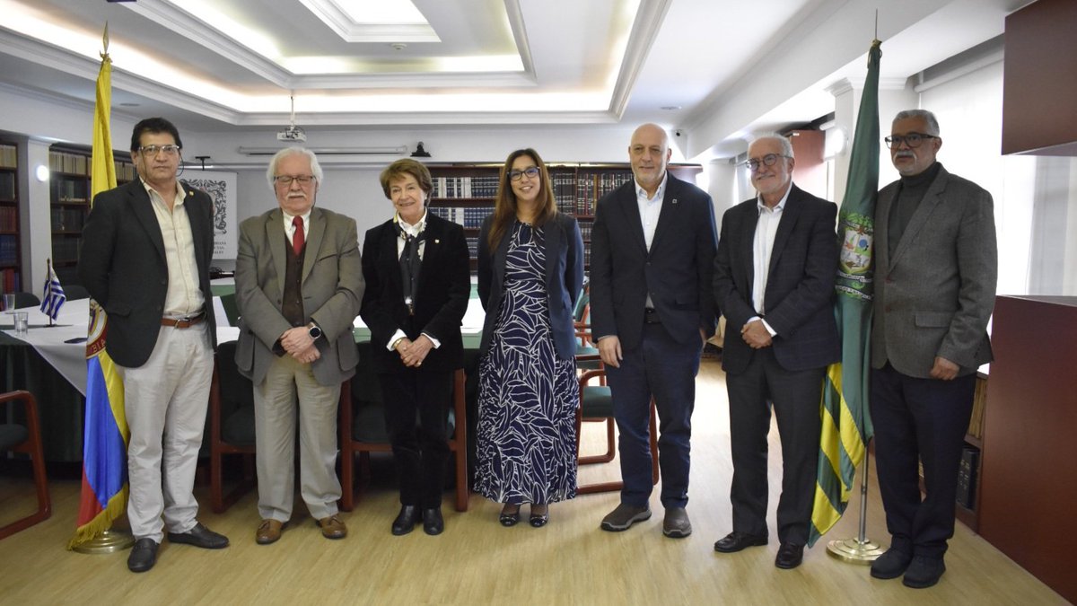 Embajada de Uruguay en Colombia 🇺🇾🇨🇴 (@uruguayencol) on Twitter photo 🔄🔬 Se intercambió sobre la experiencia de Uruguay🇺🇾 en el ámbito científico y su vinculación con sistema político, considerando trabajo de Comisiones de Ciencia, Innovación y Tecnología del <a href="/Parlamento_UY/">Parlamento del Uruguay</a>, y otras instancias.
Agradecemos a <a href="/acadcienciacol/">AcadColdeCiencias</a>🇨🇴 por la invitación. 🔄🔬 Se intercambió sobre la experiencia de Uruguay🇺🇾 en el ámbito científico y su vinculación con sistema político, considerando trabajo de Comisiones de Ciencia, Innovación y Tecnología del <a href="/Parlamento_UY/">Parlamento del Uruguay</a>, y otras instancias.
Agradecemos a <a href="/acadcienciacol/">AcadColdeCiencias</a>🇨🇴 por la invitación.