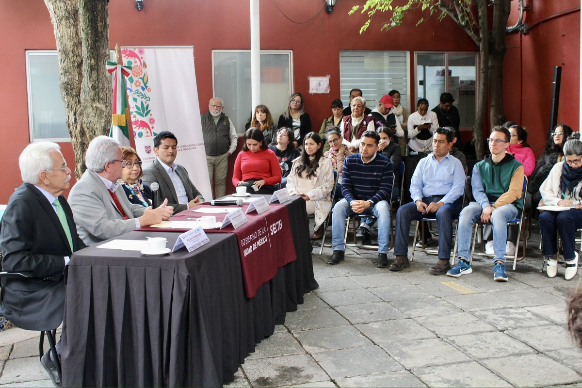 SECTEI_CDMX's tweet photo. Firmamos un convenio marco de colaboración con la Red de Ciudades del Aprendizaje de México. 

Nuestro titular, @PabloYanesRizo, quien presidió esta firma, comentó que en la Ciudad de México contamos con el ecosistema educativo más grande del país, las mejores universidades de Latinoamérica y una gran red de servicios conformada por las Utopías, los PILARES, los Faros, parte de una densidad institucional y de aprendizaje notable con presencia territorial muy significativa. 

Luis González Arenal, coordinador ejecutivo de la @rca_mexico, destacó que el aprendizaje y la educación son factores indispensables para romper los círculos de pobreza. Añadió que la #CapitalDeLaTransformación es la primera ciudad mexicana que es parte de esta red, por lo que hay un gran interés de la academia, de instituciones públicas y organizaciones para aportar conocimiento cada una desde su propia visión.

#CiudadDeDerechos
#CiudadDelConocimiento 
#CiudadDelAprendizaje