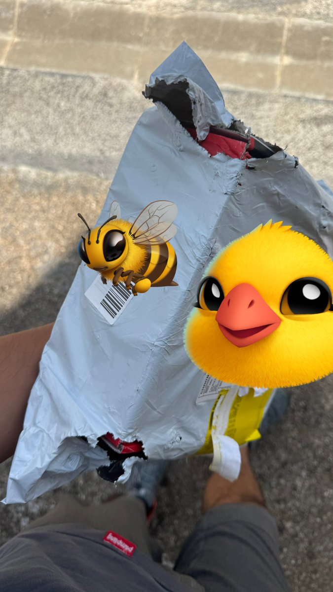 .<a href="/SEUR_responde/">@SEUR_responde</a> veis aceptable entregar un paquete en estas condiciones? 4 días tarde y destrozado