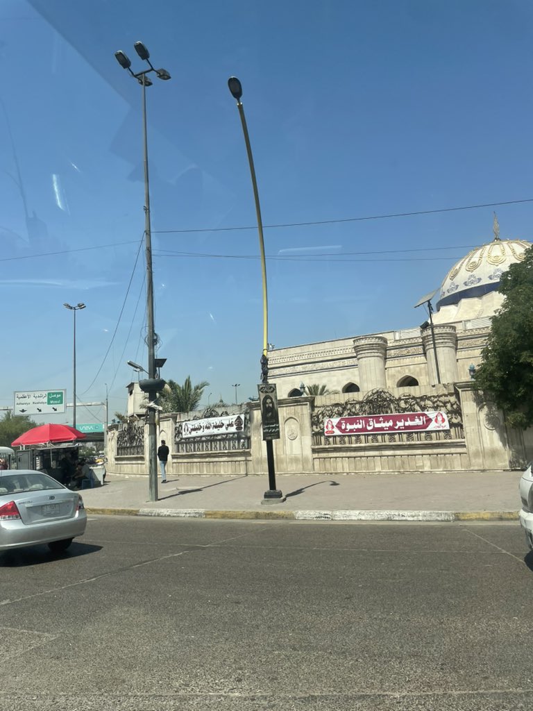 شعارات وأحاديث مكذوبة عن النبي يعلقها الشىٍعة على جامع نداء الإسلام في الأعظمية السُنية ببغداد لإستفزاز أهل السُنة ..

هل هذه الوحدة الوطنية التي يتحدث عنها الشىٍعة؟