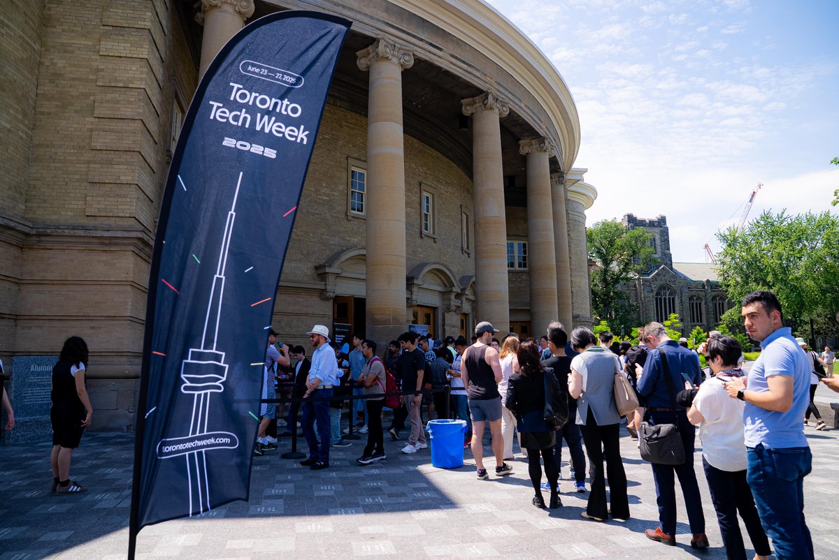 SeeTorontoNow's tweet image. That Toronto #TechWeek2025 energy is palpable⚡
The weeklong decentralized city takeover features more than 300 events, including Tuesday’s Homecoming at Evergreen Brickworks and tonight’s Grand Finale at The Well.
📷:Enrique Miguel Baniqued
#MeetInToronto #SeeTorontoNow