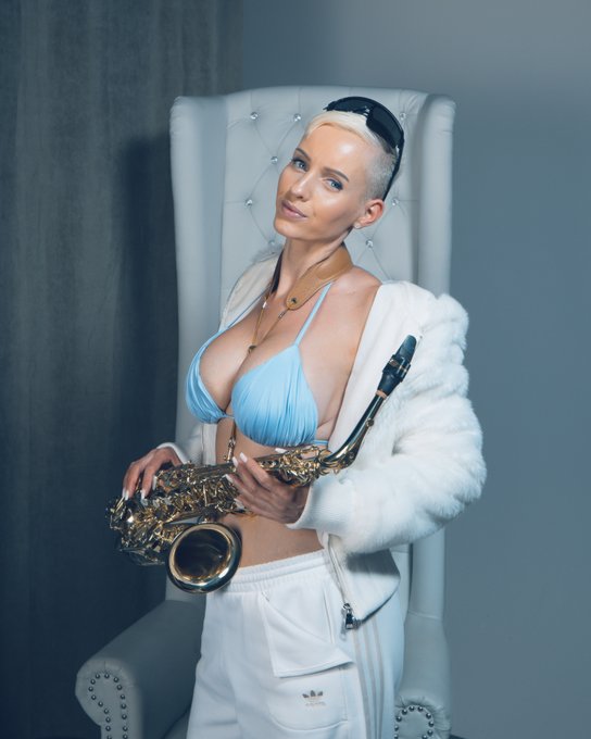 Watch Anike Ekina's leaked NSFW photo on TwXstars