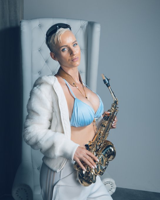 Watch Anike Ekina's leaked NSFW photo on TwXstars