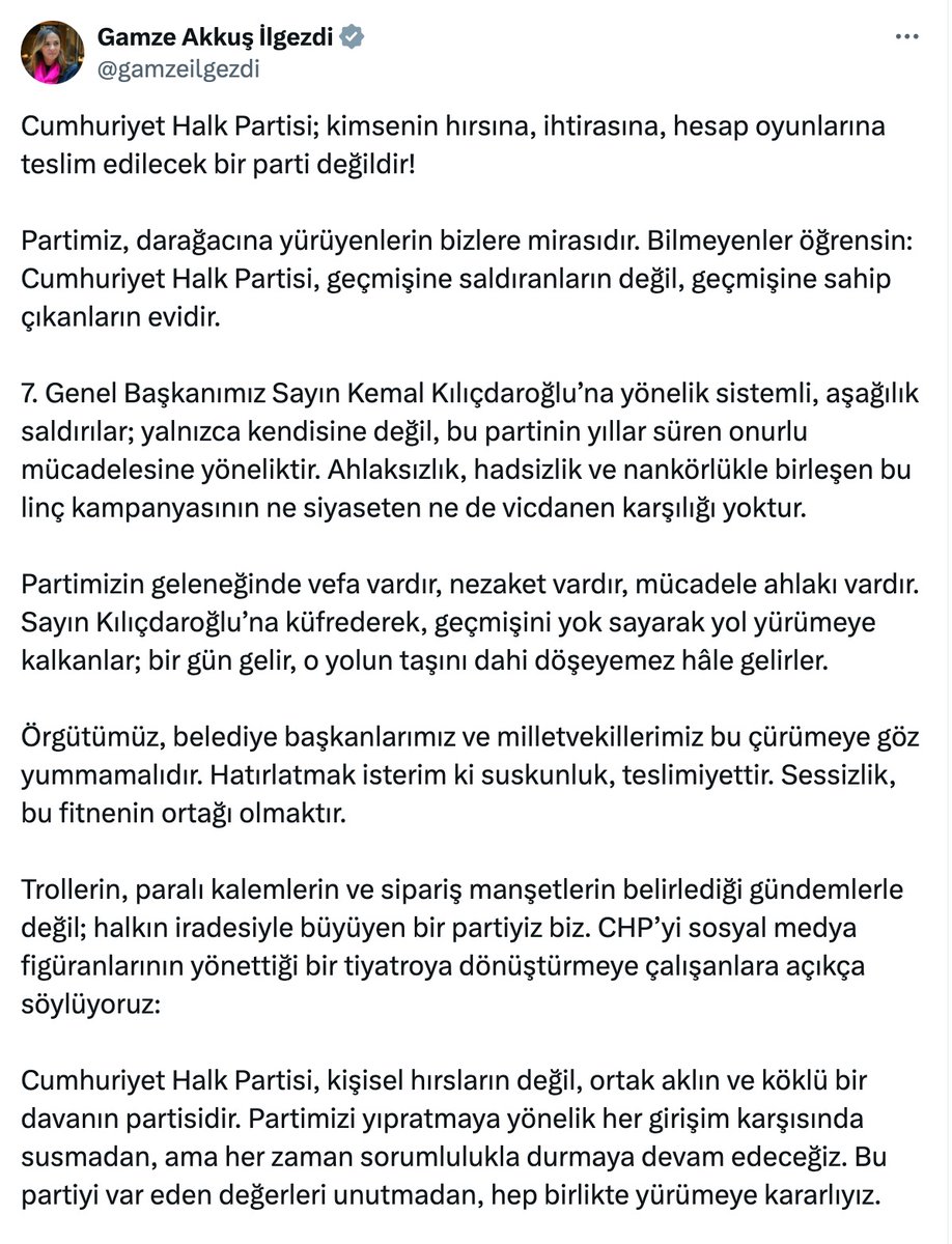 CHP'li vekiller Gamze Akkuş İlgezdi ve Deniz Demir'den de Kemal Kılıçdaroğlu'na destek açıklaması geldi: 

"Sayın Kılıçdaroğlu’na küfrederek, geçmişini yok sayarak yol yürümeye kalkanlar; bir gün gelir, o yolun taşını dahi döşeyemez hâle gelirler."