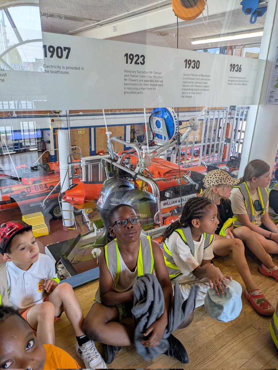 Finding out about staying safe around water with <a href="/RNLIBlackpool/">RNLI Blackpool</a>  Massive thanks to Brenda for a wonderful morning 😊 #creatingabetterfuture #watersafety <a href="/TheWingsCE/">The Wings' CE Trust</a>