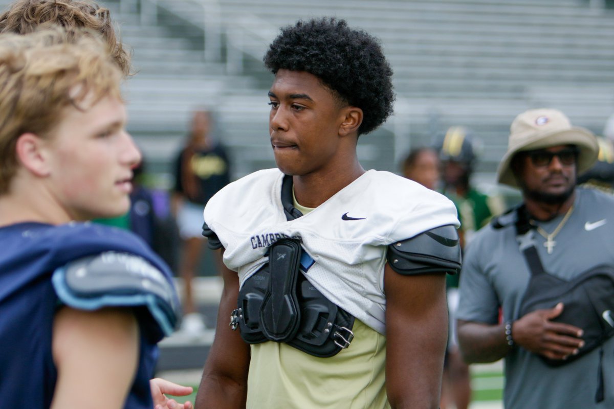 Lance (@lm_sports_media) on Twitter photo 🚨 COMMIT ALERT 🚨: Georgia lands four-star WR <a href="/craigddandridge/">Craig Donnell Dandridge jr</a>. The 6-foot-1, 175-pound prospect is the nation's No. 132 overall player and No. 19 WR in the 2026 class.
A good pickup for the Dawgs. 🚨 COMMIT ALERT 🚨: Georgia lands four-star WR <a href="/craigddandridge/">Craig Donnell Dandridge jr</a>. The 6-foot-1, 175-pound prospect is the nation's No. 132 overall player and No. 19 WR in the 2026 class.
A good pickup for the Dawgs.