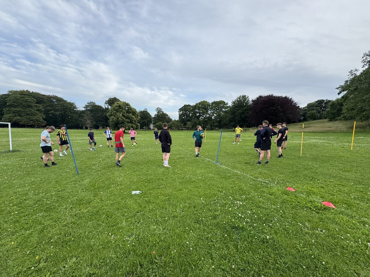 ℙ𝕣𝕖-𝕤𝕖𝕒𝕤𝕠𝕟 𝟚𝟝/𝟚𝟞

Another great session tonight with the lads putting in the hard work and getting ready for the first friendly on 5th July 🫡

#forzamillhead 🧡