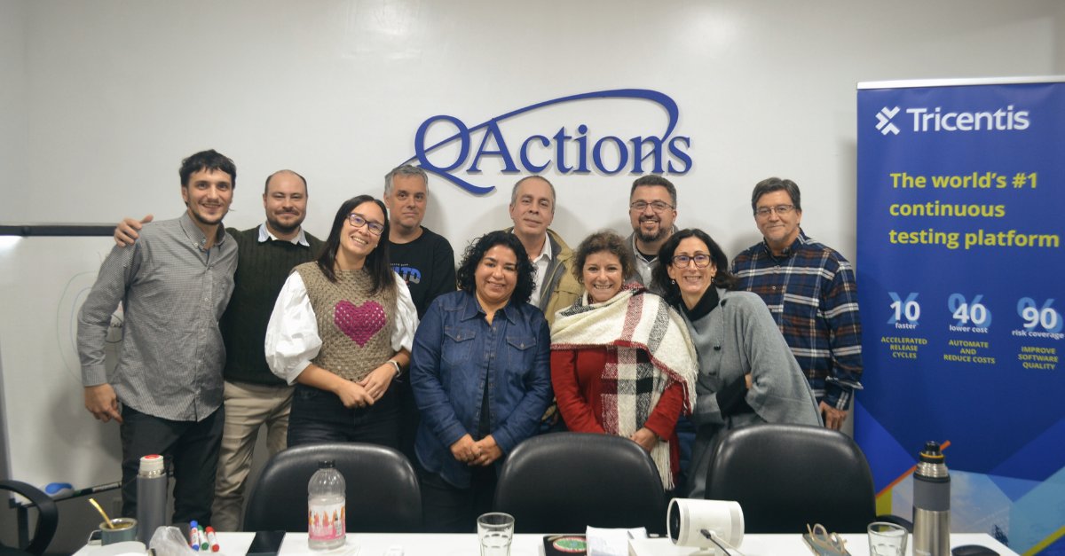 JoinQactions's tweet image. Cada proyecto, cada mejora y cada desafío tiene algo en común: nace del trabajo conjunto entre personas que piensan distinto, pero construyen hacia lo mismo. 
💡Innovación como motor. 
🧠Estrategia como guía. 
🤝Y colaboración como forma de hacer.

¡Gracias equipo! #QActions #QA