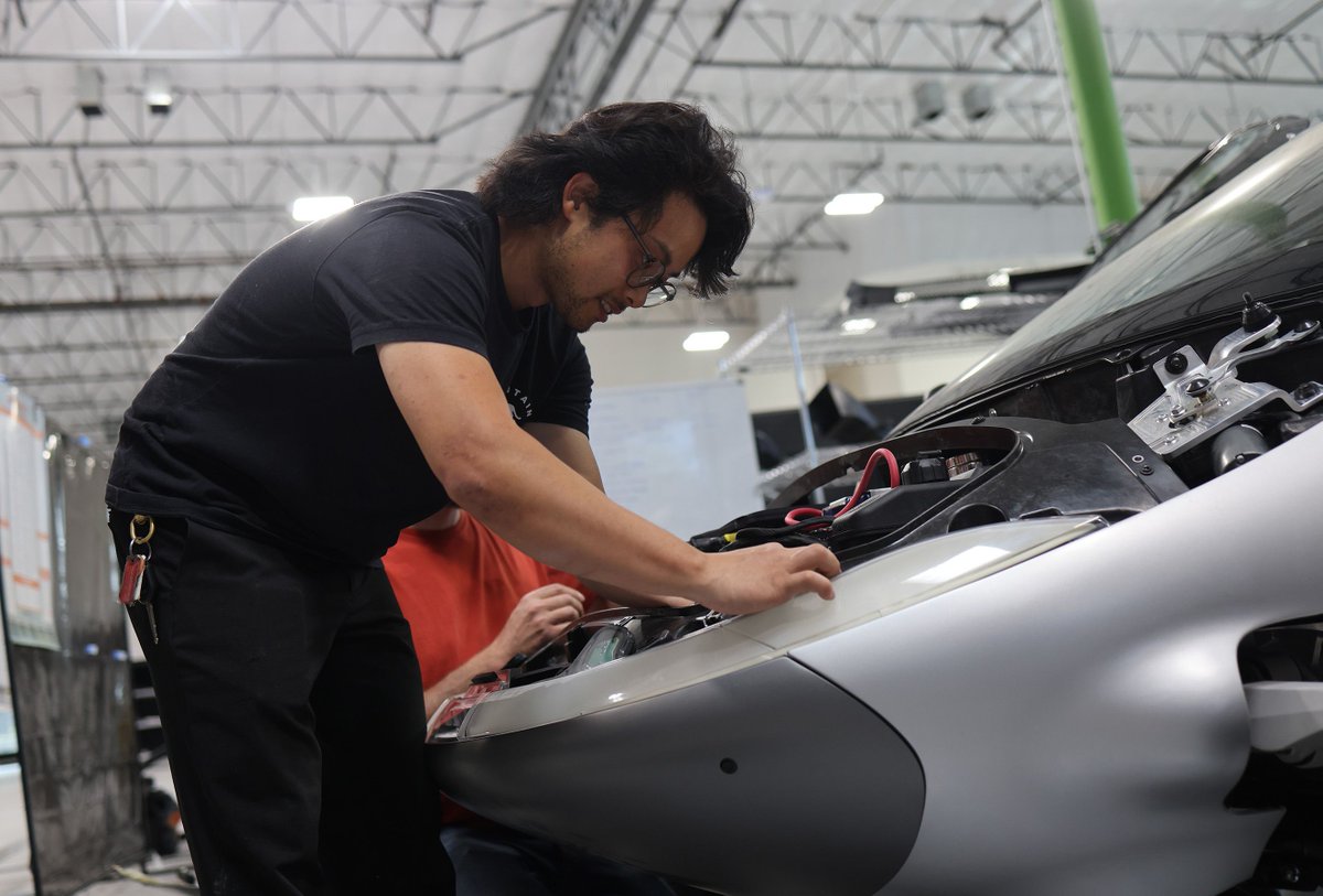 aptera_motors's tweet image. In just 1 day, we unveil our next validation vehicle to the world and show that determination and continued progress are bringing the dream of solar mobility to life.
Our continued progress is only possible because of a community of regular people who believe in our vision and…