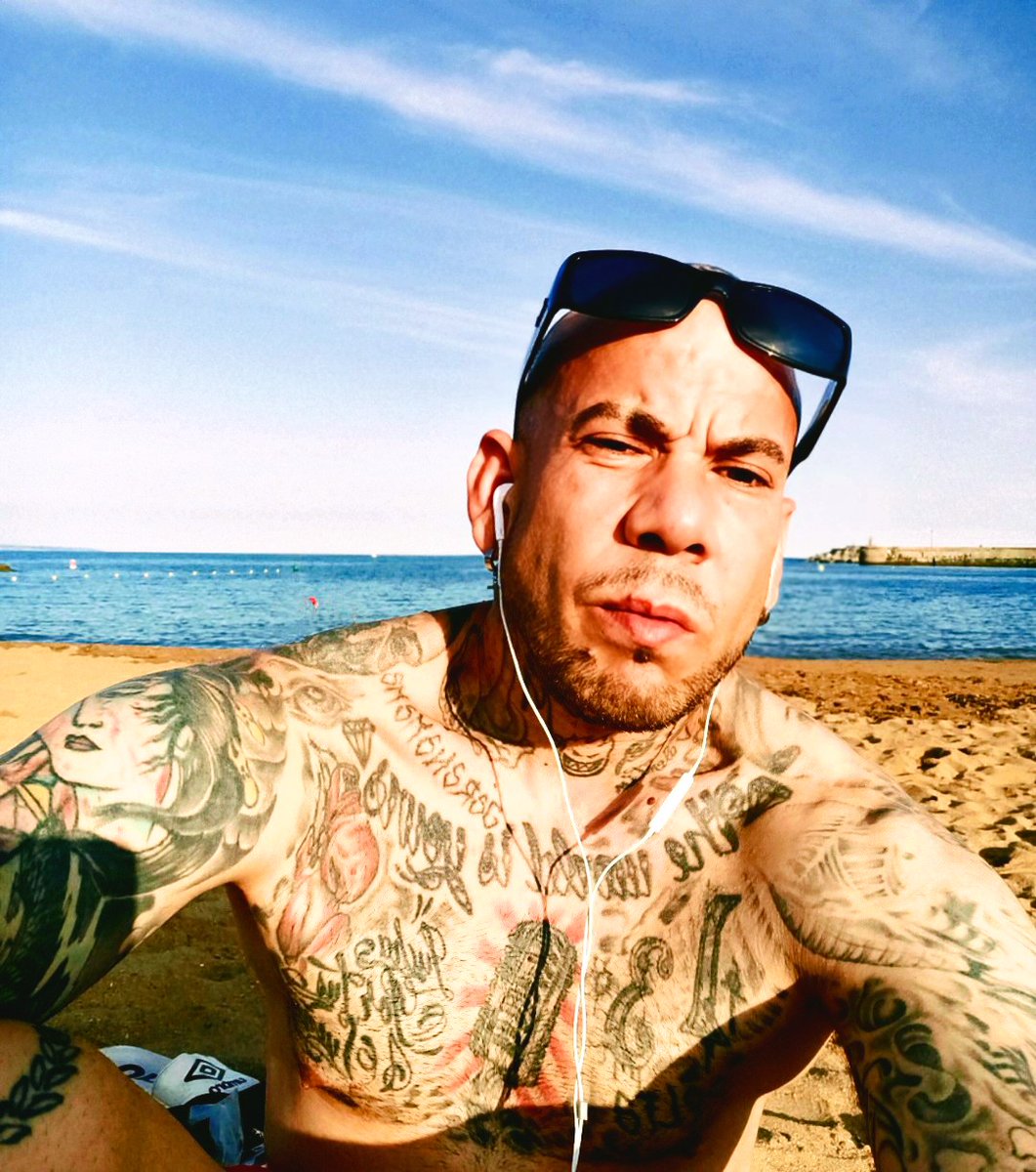 Echo mucho de menos mi Madrid, la verdad. Me gusta vivir en el norte, salir de casa y tener la playa en frente, pero pienso en mis madrileños, en el calor que pasan en éstas fechas y se me rompe el alma.
Paz y respeto para todos mis Og's de la capital.