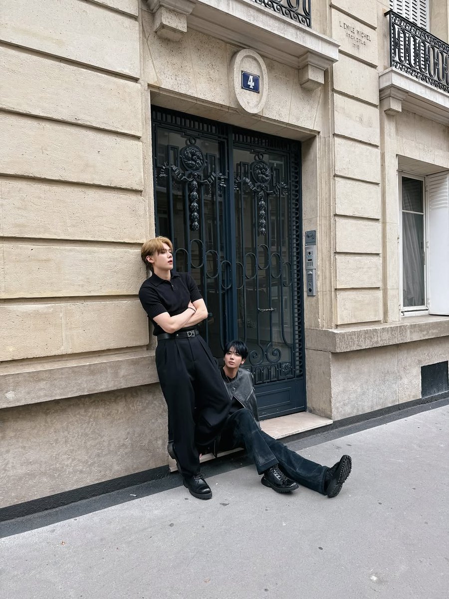 taejun from txt's insta 🖤🖤