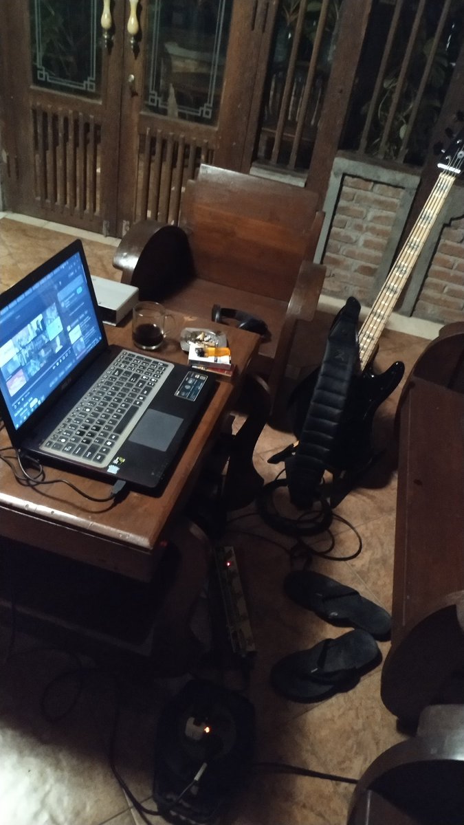 jadiginilo's tweet photo. kegiatan akhir" iki: ngulik, ngopi, ngudud ambek mbatin "paringi petunjuk dalan, wulan suro kok tiarape nemen" https://t.co/2BQwZX18tk