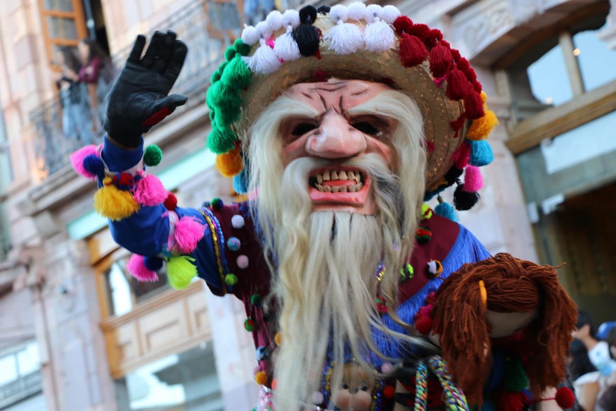 Estamos próximos a vivir el fascinante Festival Zacatecas del Folclor Internacional 💛🩷💃🪇🎶  

#ZacatecasDeslumbrante ✨