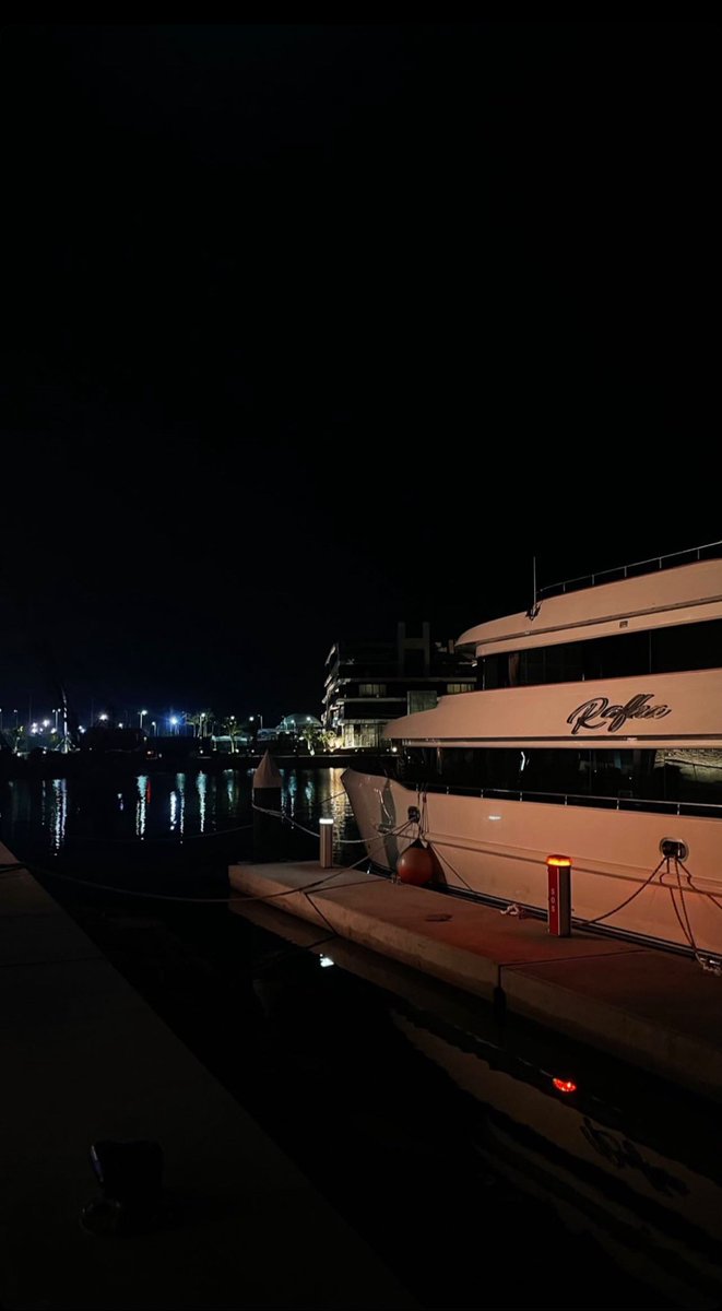rose5ii's tweet photo. jeddah at night🖤*⋆ 𓏸𓈒 https://t.co/7mrGNwzTSB
