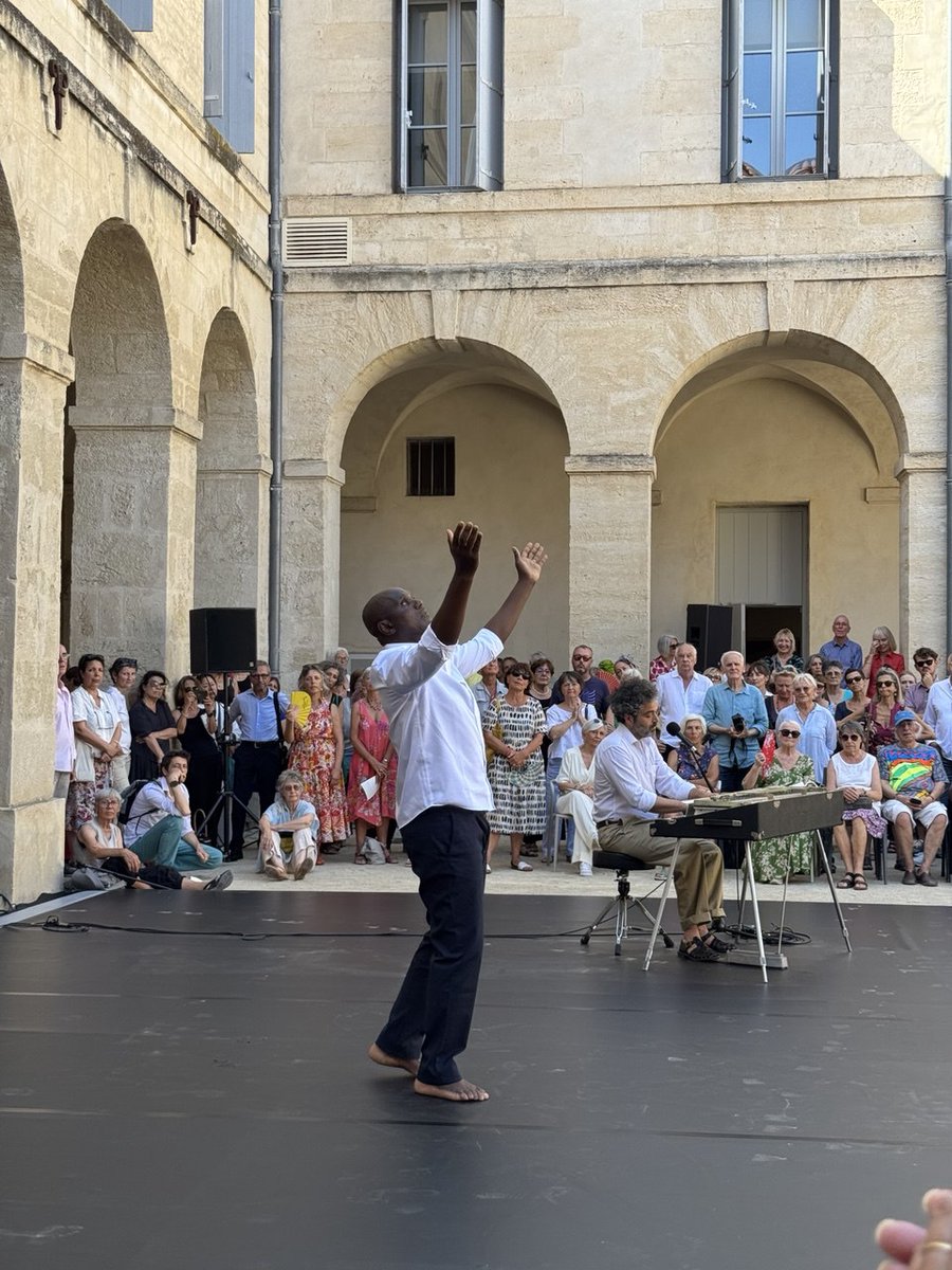 F_DombreCoste's tweet photo. Aujourd’hui la scène était mémoire

Mémoire d’un homme qui a fait de #Montpellier une capitale de la #danse

C’est par des mouvements, des gestes pleins de beauté et d’émotions, que Mathilde Monnier, Salia Sanou et Fabrice Ramalingom ont rendu hommage à Jean-Paul Montanari.

Des éclats d’adieu pour celui qui fit rayonner notre ville et œuvra pendant tant d’années pour l’accès à la #culture.

@MDelafosse  Dominique Hervieu Jann Gallois Pierre Martinez  Hofech Shechter