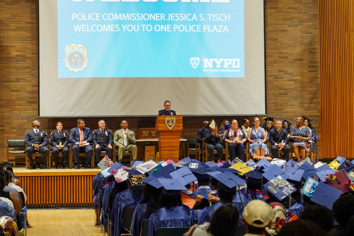 NYPDCommAffairs's tweet image. Today, @HSLEAPSPride celebrated its 2025 graduation ceremony at One Police Plaza!
Congratulations to all the graduates. Your hard work and dedication have paid off. Wishing you continued success as you take on your next chapter with pride and purpose!