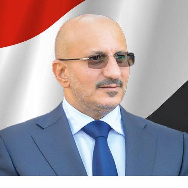 انا اعتقد بأنة حان الوقت لخروج العميد الركن طارق محمد عبدالله صالح من المجلس الرئاسي وتشكيل المجلس العسكري لإخراج الوطن إلى بر الأمان فلا فائدة تعول على العليمي وحزب مسعدة وعند تشكيل المجلس العسكري سيهب كل الاحرار والابطال من كافة التشكيلات العسكرية للإنضمام تحت قيادتة