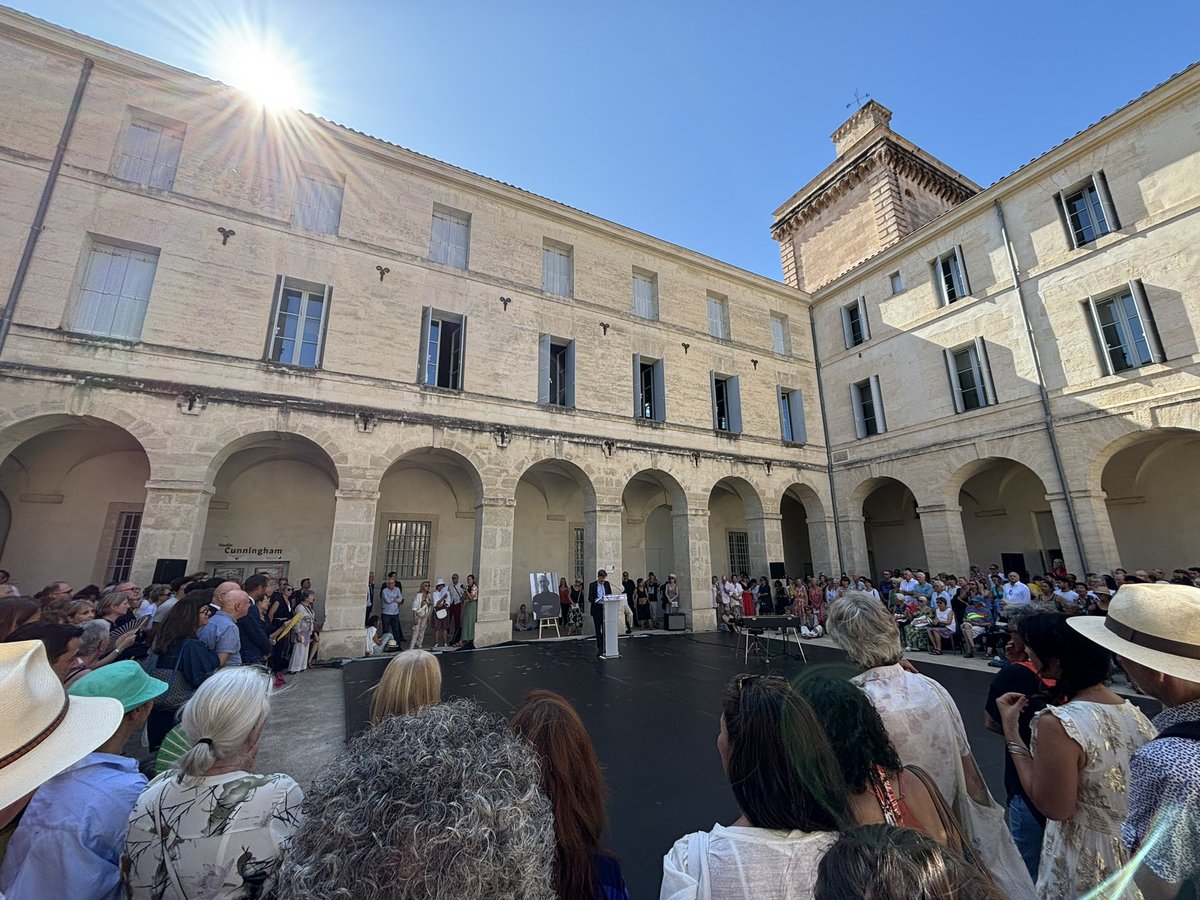 SAvenin's tweet photo. Hommage à Jean-Paul Montanari qui avec le Festival Montpellier Danse fit rayonner la culture à Montpellier et bien au-delà. Il contribua à mettre à l’honneur l’art chorégraphique tout en n’oubliant jamais les combats qui lui étaient chers. https://t.co/q7brvUIe4u