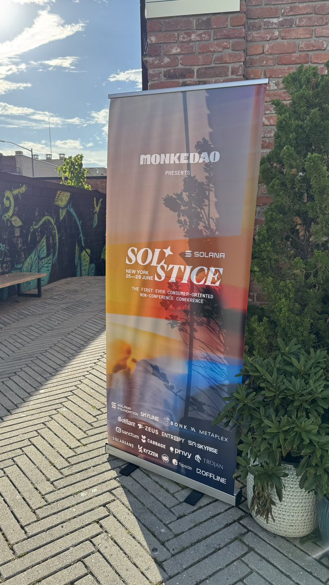 gianlucabruno3's tweet photo. New York is showing out for @SolsticeConf what an incredible event. 

@solana is the mission, the movement, the focus. 🌇

And yes, huge thanks to @MonkeDAO 🍌 https://t.co/INEhr7CDAV