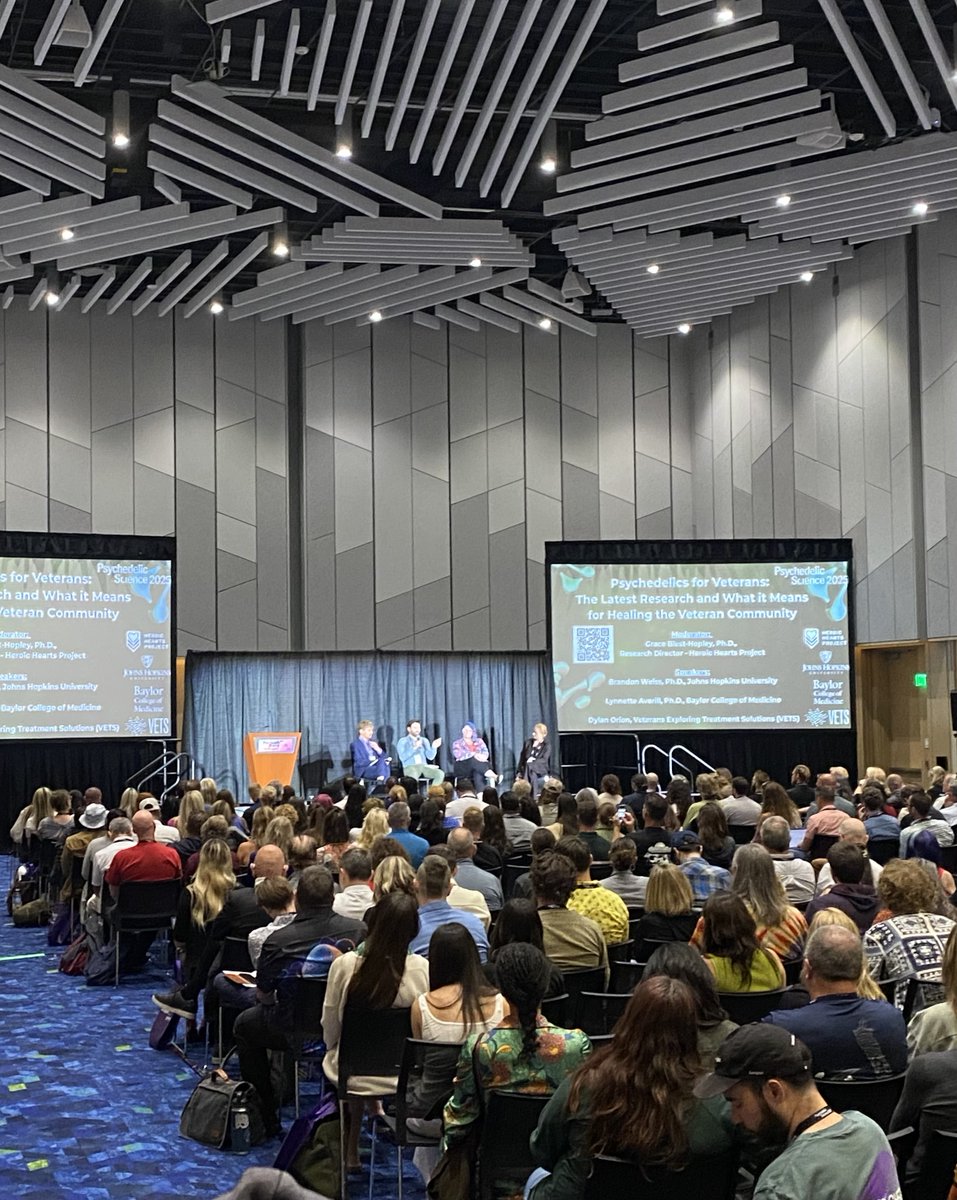 JHPsychedelics's tweet image. That’s a wrap on Psychedelic Science 2025! We had a fantastic time presenting our research and connecting with both new and familiar faces in the field. Grateful for the conversations, collaborations, and inspiration. Excited for what’s ahead! @PsychedelicSci @MAPS @BWe1ss…