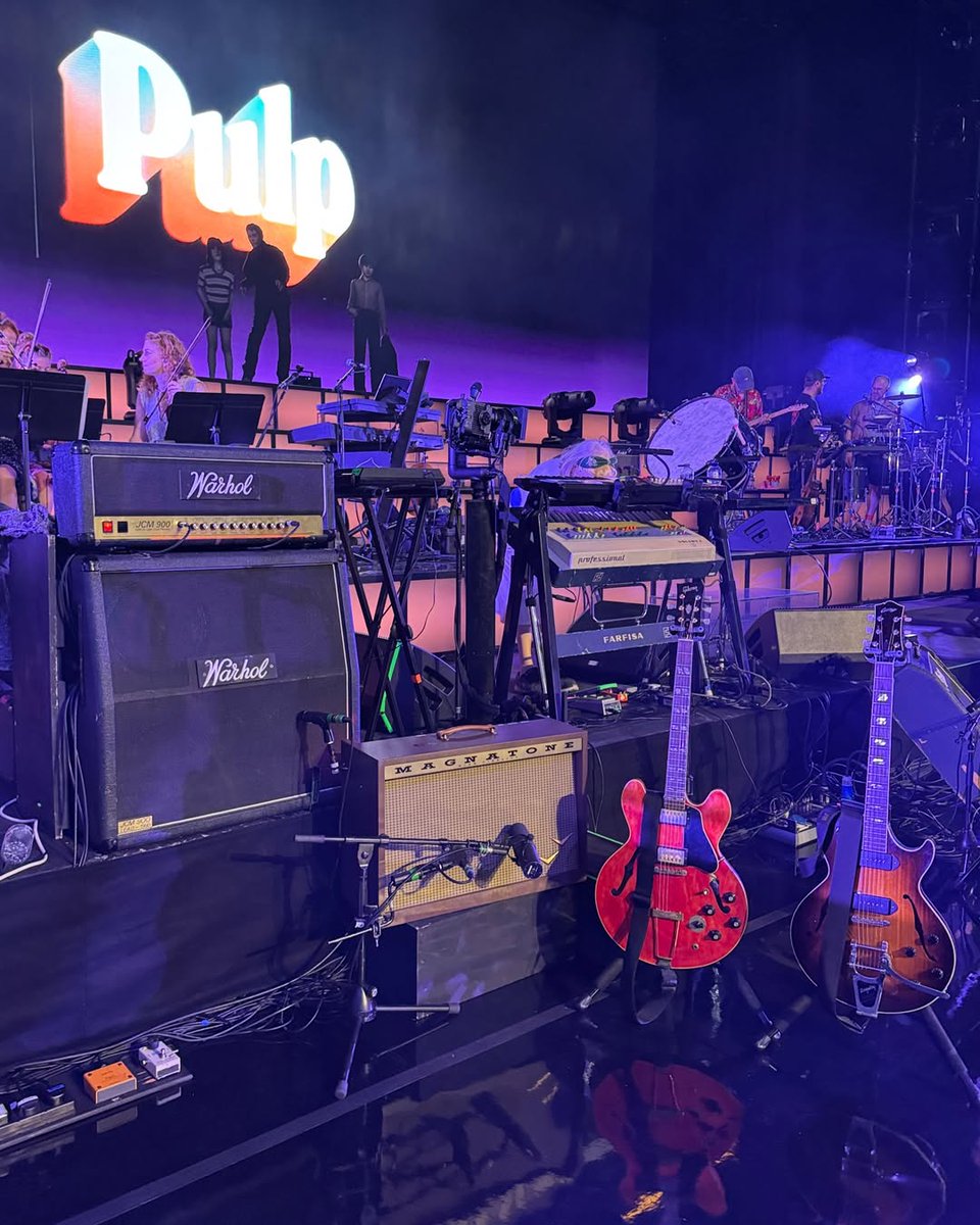 Voodoo_Lab's tweet image. Mark Webber @imwithpulp’s dual pedalboard setup for @welovepulp&apos;s  2025 tour is a curated blend of vintage flair and sonic versatility. Pedal Power 4x4 keeps this galaxy of pedals running quietly and consistently night after night.