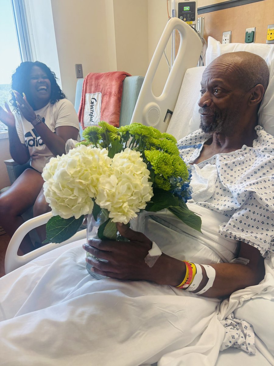 Simple Flowers made him feel like a KING 👑!

BUT GOD…

#cancersucks #stillfighting