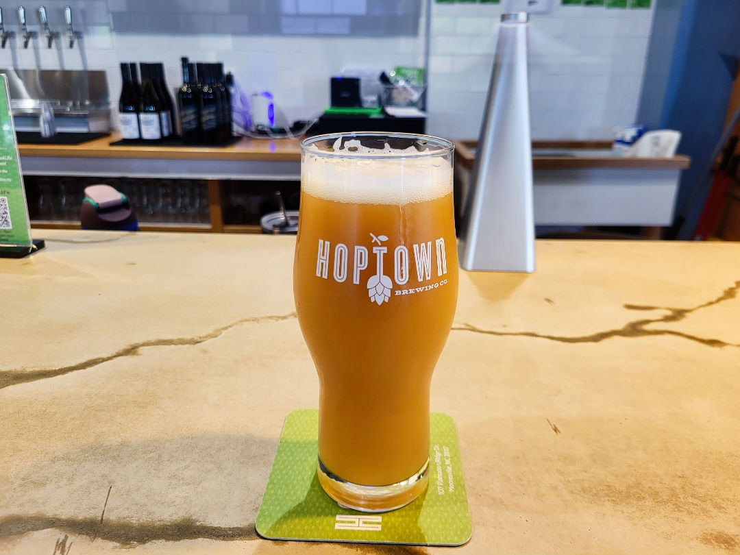 #drinkcheck #ncbeer #ThirstyThursday #hoptownbrewing "Low Tops" Hazy IPA