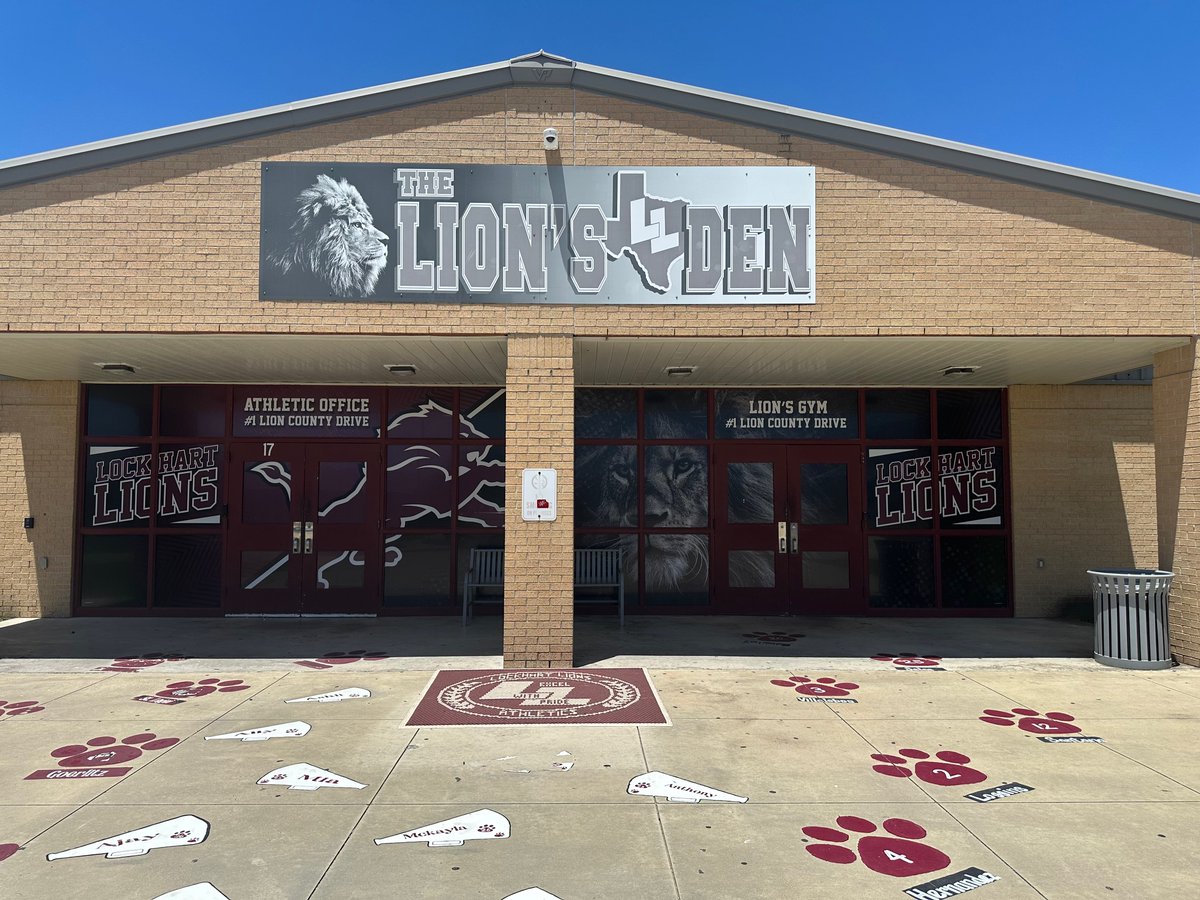 TheSignChamp's tweet image. Big upgrades for the Lions! 🦁💪 Lockhart HS is showing out with fresh new graphics across the athletic offices, gym, and stadium. From windows to windscreens, the pride is impossible to miss. Let’s go, Lions! #LionPride #BuiltDifferent #FacilityGlowUp #BrandYourSchool…