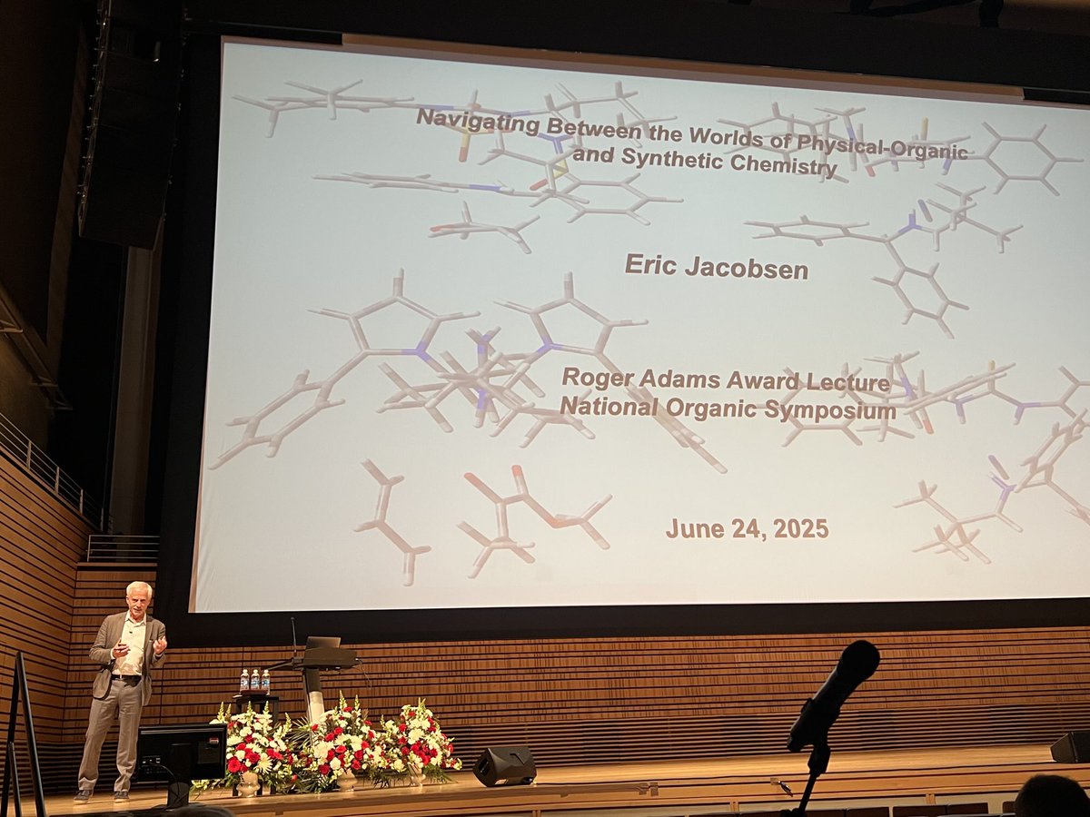 angierangeles's tweet image. Presentation of the Roger Adams Award Medal to Prof. Jacobsen (@JacobsenLab )! @MaleczkaC gave an overview of @OrgReactions and The RA Award followed by introduction of Eric by @JohnWoodGroup. Congratulations Eric! @ACSorganic @OrgSynth #NOS2025