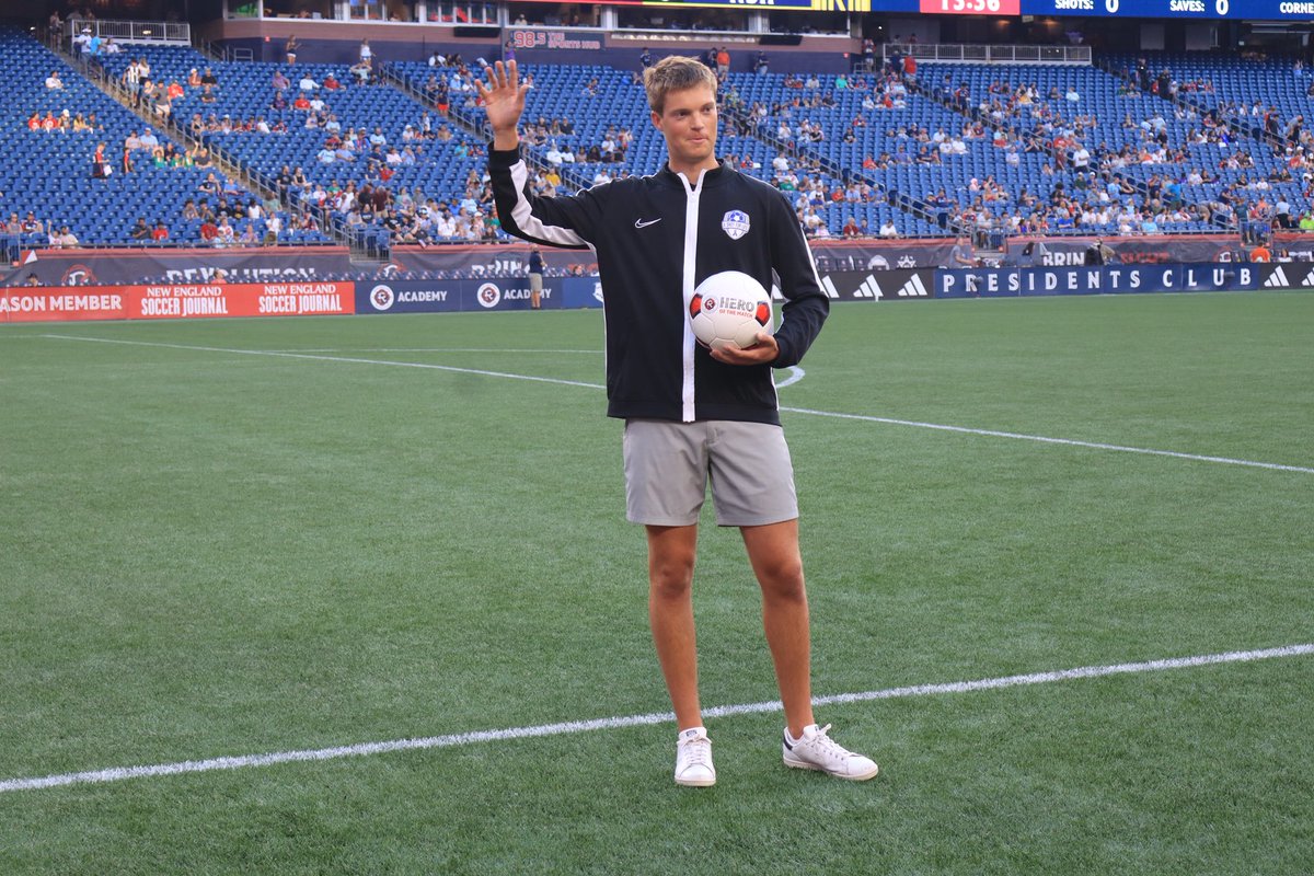 ASFL_Shoot4Cure's tweet image. Our top fundraiser of ASFL Soccer, William Umscheid, was honored at Gillette Stadium as the New England Revolution&apos;s Hero of the Match. It was great to celebrate Will&apos;s efforts in the A Shot For Life fundraising process, he raised over $4,000 for cancer research at Mass General…