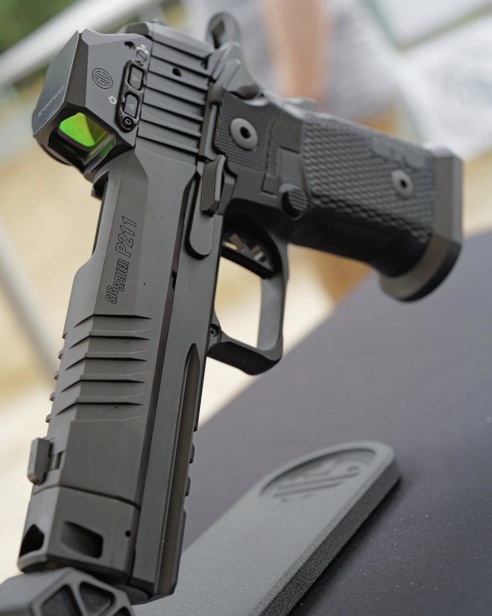 Proven_AO's tweet image. Meet the SIG P211.
• 4.4″ bull barrel + Mach3D comp = less muzzle rise
• Full steel frame with Pic rail & dust cover
• Straight-pull trigger (3.5–4 lb)
• Grip, ambi thumb & firing-pin safeties
• W/ P320 mags: 23‑round + two 21‑round
#SIGNext #HammerFired @sigsauerinc