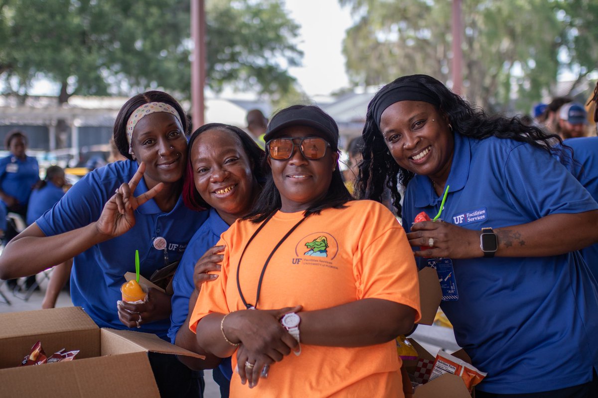 UFFacilities's tweet image. Yesterday, we honored our amazing UF Facilities Services team for all that they do!👏
From maintaining our campus infrastructure, to advancing our sustainability, efficiency, and safety goals—they power it all.
You keep #GatorNation running, so we'll keep the grill going🌭