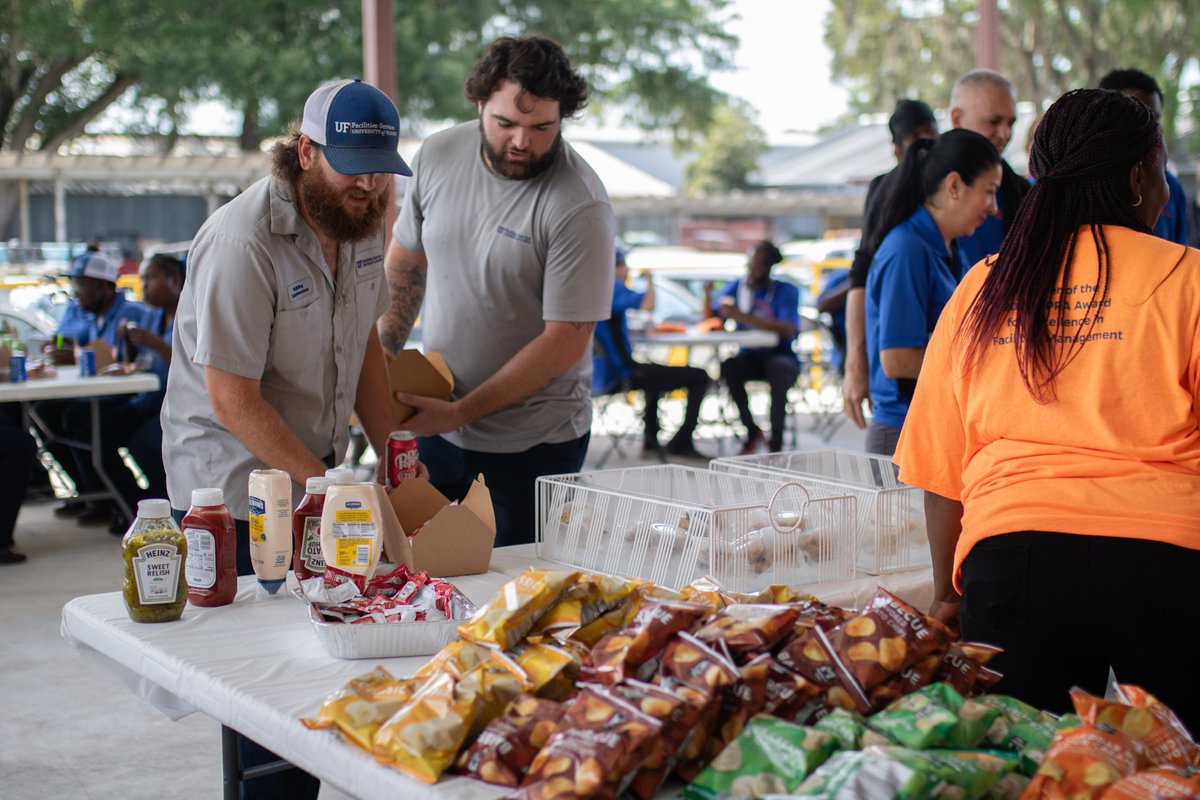 UFFacilities's tweet image. Yesterday, we honored our amazing UF Facilities Services team for all that they do!👏
From maintaining our campus infrastructure, to advancing our sustainability, efficiency, and safety goals—they power it all.
You keep #GatorNation running, so we'll keep the grill going🌭