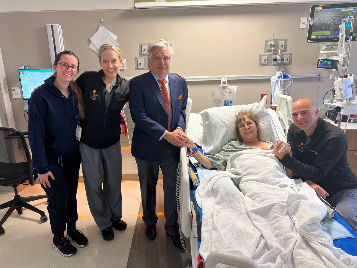 UnivTransplant's tweet image. After battling juvenile diabetes, Lynda faced kidney failure. Her dear friend Lucy stepped up and donated a kidney—saving her life on April 2.
“Without organ donors there is no story, no hope,” Lucy shared.
Lynda now has a second chance at life. 💚
#LivingDonation #Kidney4Lynda
