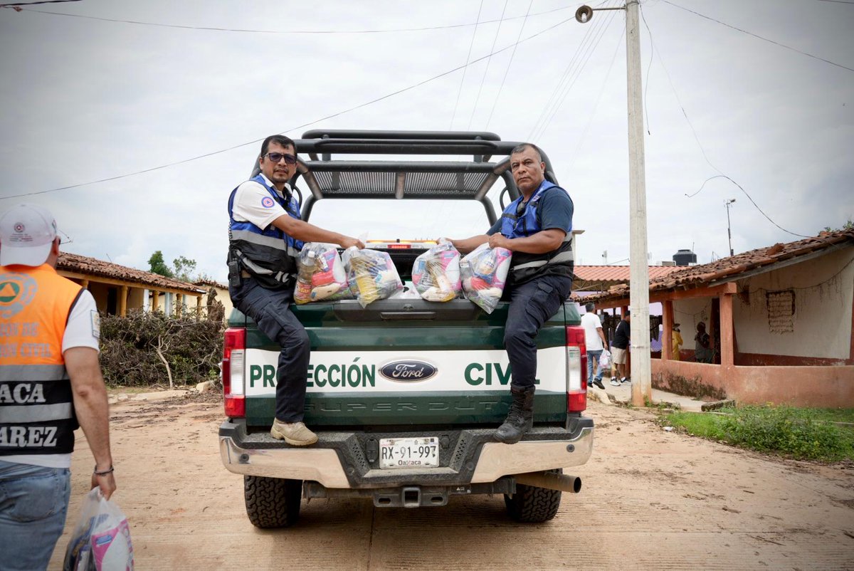 Municipio de Oaxaca de Juárez (@municipiooaxaca) on Twitter photo Oaxaca de Juárez continúa entregando apoyo en la Costa Oaxaqueña
🚚 La Dirección de <a href="/PCMunOax/">Protección Civil - Oaxaca de Juárez</a> realizó la entrega de despensas en la agencia de Llano Grande, región de la Costa, como parte de las acciones de apoyo a las familias afectadas por el huracán Erick. E Oaxaca de Juárez continúa entregando apoyo en la Costa Oaxaqueña
🚚 La Dirección de <a href="/PCMunOax/">Protección Civil - Oaxaca de Juárez</a> realizó la entrega de despensas en la agencia de Llano Grande, región de la Costa, como parte de las acciones de apoyo a las familias afectadas por el huracán Erick. E