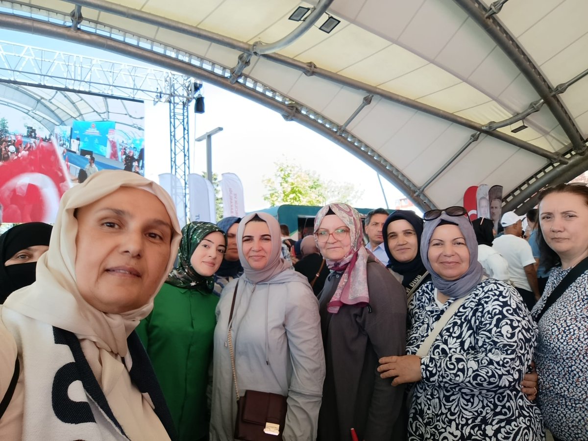 AK Kadın Sultangazi (@akkadinsultangi) on Twitter photo Cumhurbaşkanımız Sayın <a href="/RTErdogan/">Recep Tayyip Erdoğan</a>’ın teşrifleriyle; Güngören’de 1.930 konut ve iş yeri anahtar teslimi, temel atma ve toplu açılış töreni gerçekleştirildi.
İstanbul’un kalbinde yükselen her yeni eserle, Dirençli İstanbul hedefimize daha da yaklaşıyoruz. Cumhurbaşkanımız Sayın <a href="/RTErdogan/">Recep Tayyip Erdoğan</a>’ın teşrifleriyle; Güngören’de 1.930 konut ve iş yeri anahtar teslimi, temel atma ve toplu açılış töreni gerçekleştirildi.
İstanbul’un kalbinde yükselen her yeni eserle, Dirençli İstanbul hedefimize daha da yaklaşıyoruz.