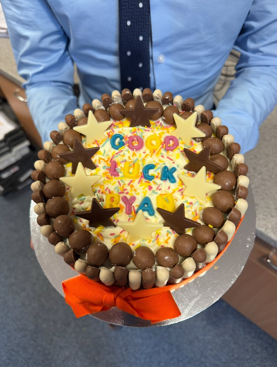 The end to the most wonderful probation year <a href="/sasbhighschool/">SASB High School</a> with the best teams <a href="/SASB_Comp/">SASB Computing Science Department</a> &amp; <a href="/SASB_RMCE/">SASB RMCE & Caritas</a> 

Sad to leave such a wonderful school with amazing staff, and even better kids🫶🏻!

Excited the next adventure in August🥰
