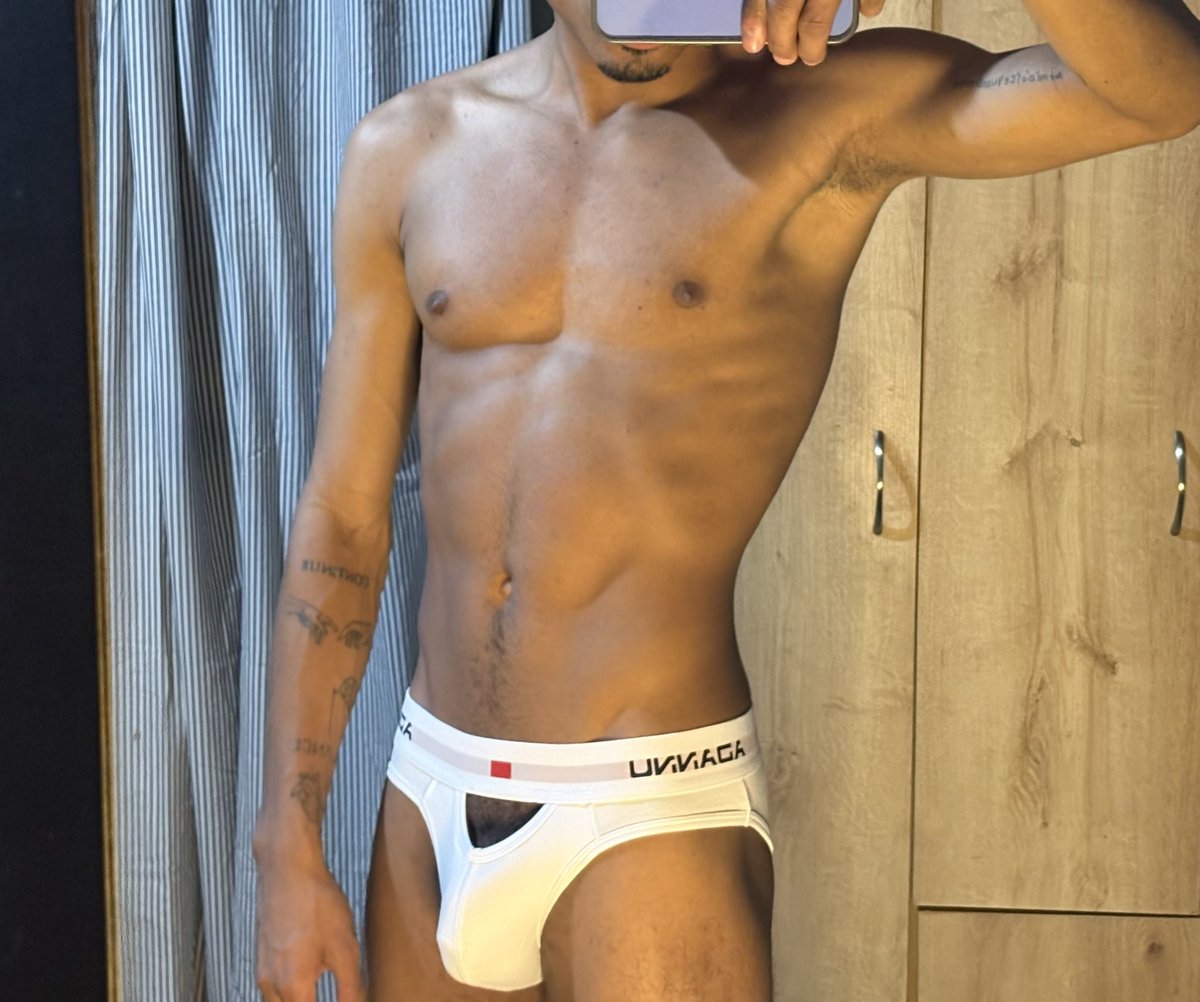 DavidR565162666's tweet photo. 🤌🏽🥵🍆 https://t.co/xa9FMcWlI4