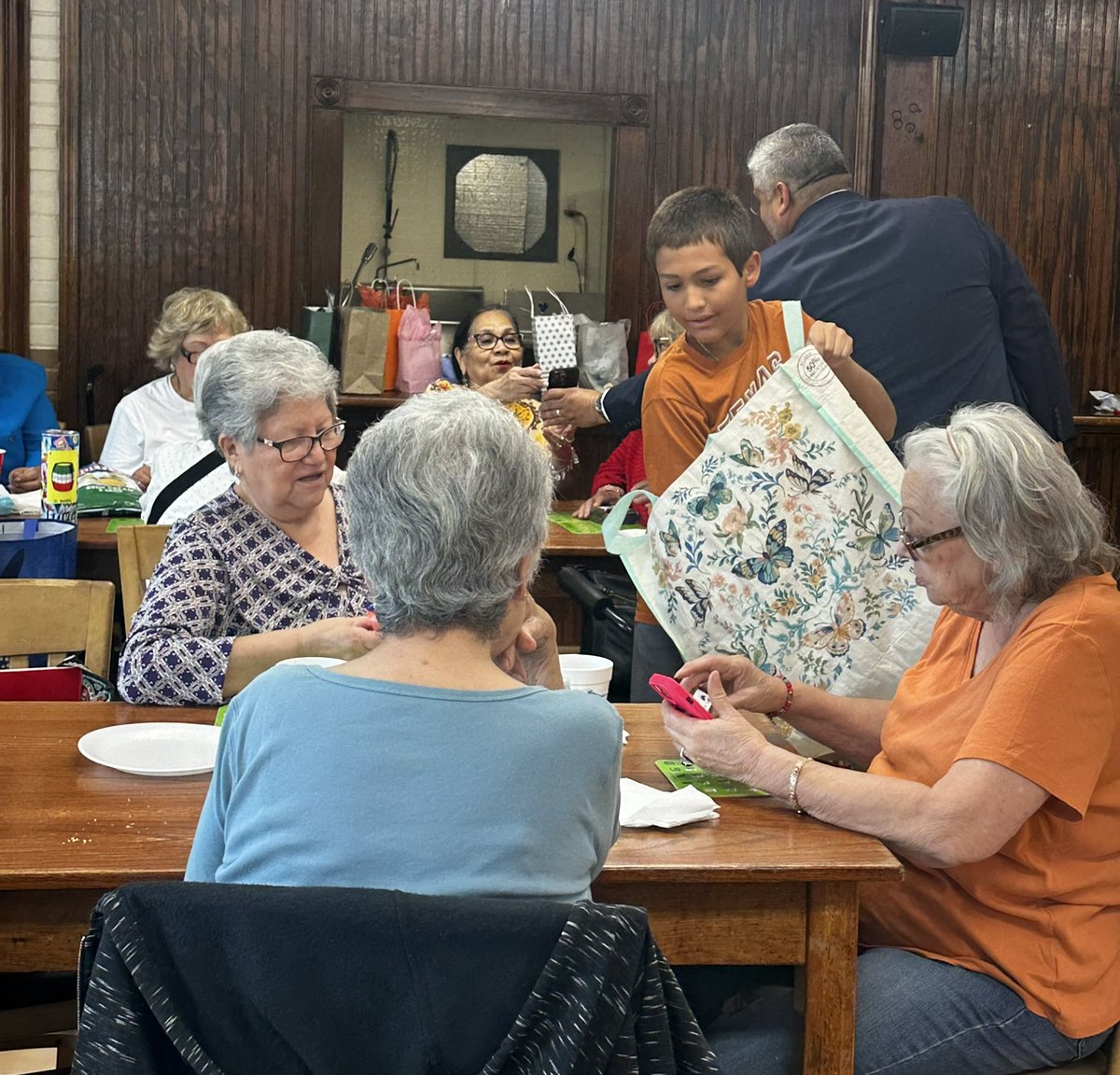 JudgeTrevinoIII's tweet image. Gregory & I had a blast visiting with Los Abuelitos of Our Lady Of Guadalupe. @AnaHdzTx had court so she sent her Chief Ambassador to represent her. It’s always great to see so many friends & neighbors since childhood. #JP61 #ThePeoplesJudge #ThePeoplesCourt👨🏽⚖️❤️⚖️