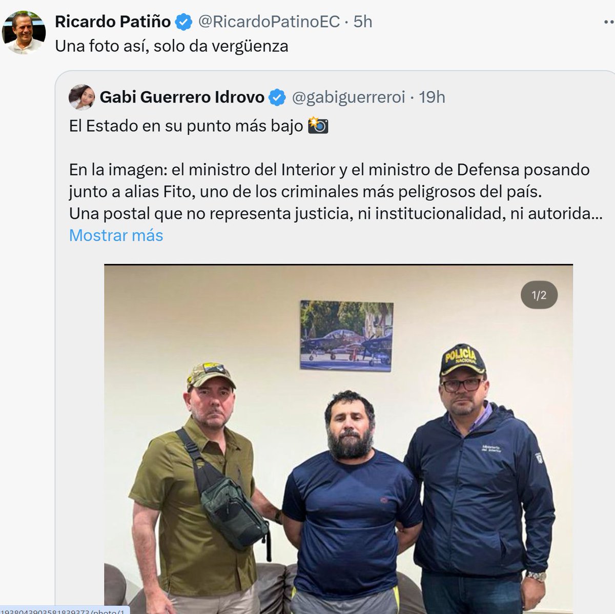 lahistoriaec's tweet photo. Miren quien habla. El asambleísta correísta Ricardo Patiño dice que la foto de los ministros Reimberg y Loffredo con el capturado Fito solo da vergüenza. Y en seguida, le recordaron en las redes su foto con el narco Leandro Norero, posando muy sonriente. https://t.co/NXpQx55XqE