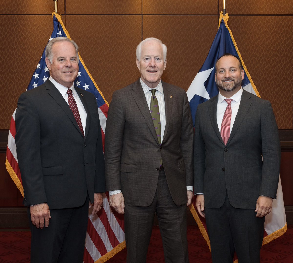 Charles Cascio (@txcascio) on Twitter photo Thank you for the time, <a href="/JohnCornyn/">Senator John Cornyn</a>!
Great seeing you & catching up to discuss:
βοΈ supporting family caregivers
βοΈ improving Social Security admin wait times
& all 50+ Texans.
#aarponthehill <a href="/AARPTX/">AARP Texas</a> πΊπΈ Thank you for the time, <a href="/JohnCornyn/">Senator John Cornyn</a>!
Great seeing you & catching up to discuss:
βοΈ supporting family caregivers
βοΈ improving Social Security admin wait times
& all 50+ Texans.
#aarponthehill <a href="/AARPTX/">AARP Texas</a> πΊπΈ