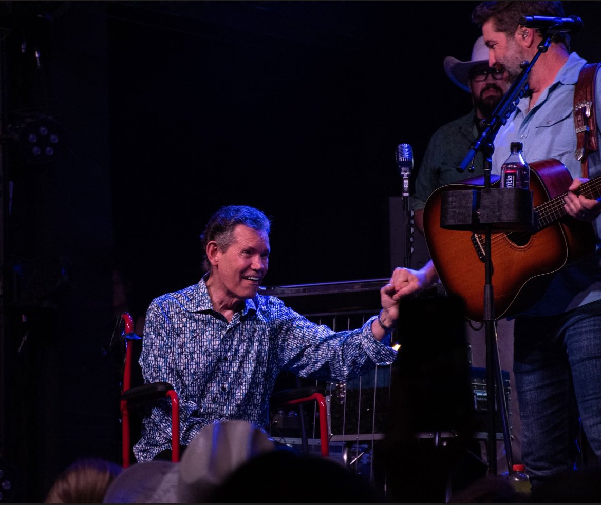 joshturnermusic's tweet image. It’s always a thrill for me to be in the same room as my hero and friend, @randytravis. His love for country music hasn’t waned one bit, and I’m forever grateful to him for the influence he’s had on me. These pics are from my 23rd time playing @BillyBobsTexas
📸 Jules Villalobos
