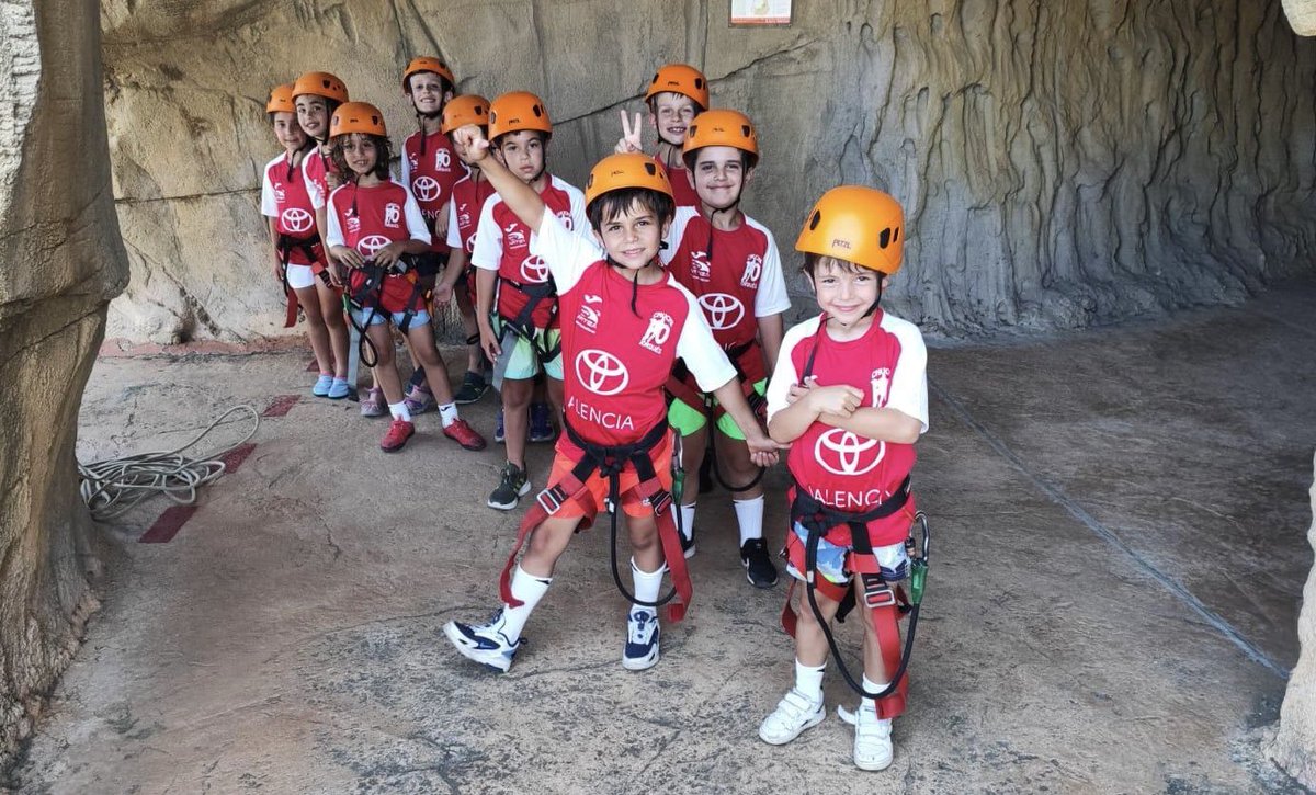 campuschuchij's tweet photo. ⚽ Tercera jornada de nuestro IV Campus, donde hemos vuelto a realizar la mejor mezcla: diversión, risas y aprendizaje.

💧 Nueva sesión en el terreno de juego y en La Roca para vencer al calor del verano de la mejor manera. https://t.co/XGvNkbp5Gf