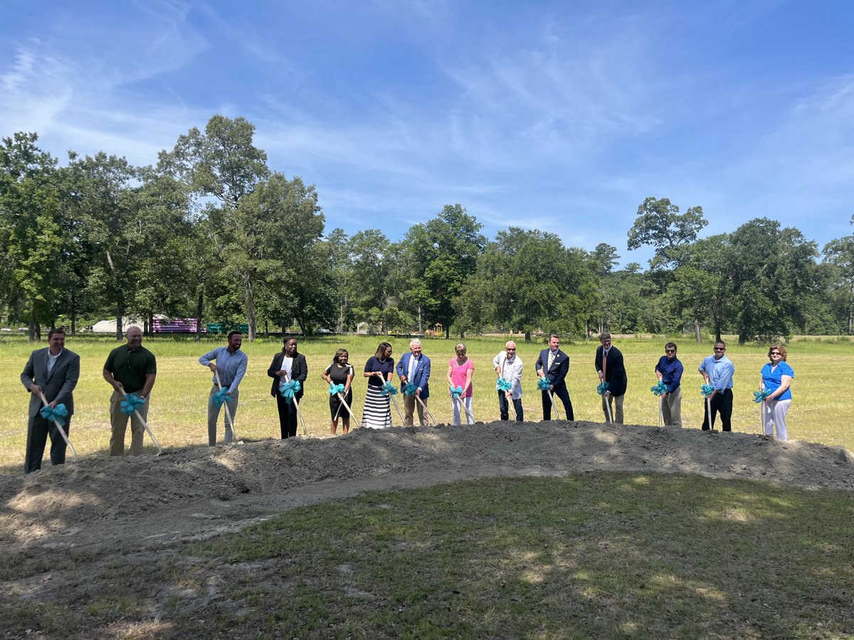 JonBurnsGA's tweet image. It was a great day to celebrate @EffinghamHealth and the announcement of a new medical complex coming to our community! 

From pediatrics, cardiology, an urgent care center, and more—this facility will serve the citizens of Effingham County for generations to come.