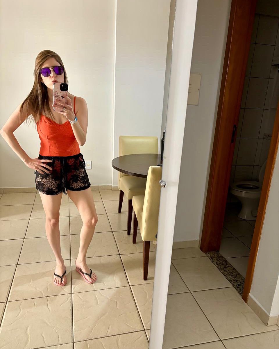 lora4_nath's tweet image. Partiu aproveitar o Rio quente 🫶👙