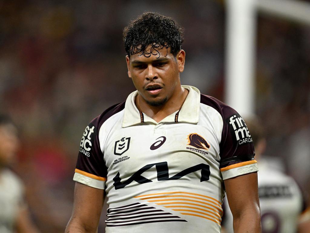 badel_cmail's tweet image. BREAKING: BRONCOS CONTRACT NEWS

Selwyn Cobbo has quit the Broncos. Queensland Origin star will not be at Brisbane in 2026.

Cobbo will inform the Broncos today.

Cowboys confirm interest.

couriermail.com.au/sport/nrl/selw…