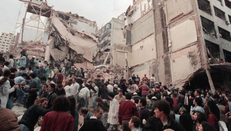 bneintellinews's tweet image. Argentina to try Iranian officials in absentia over 1994 Buenos Aires bombing
#bnl #argentina #AMIA #Justice #Terrorism #BuenosAires #Iran #Lebanon #HumanRights #Milei #MiddleEast #AMIA1994 intellinews.com/argentina-to-t…