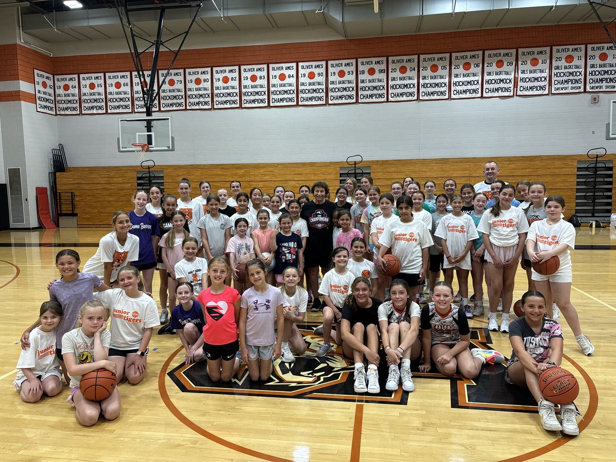 So great to have the future of OA girls basketball meet the biggest legend of OA Basketball! Thanks for joining us today Laney!