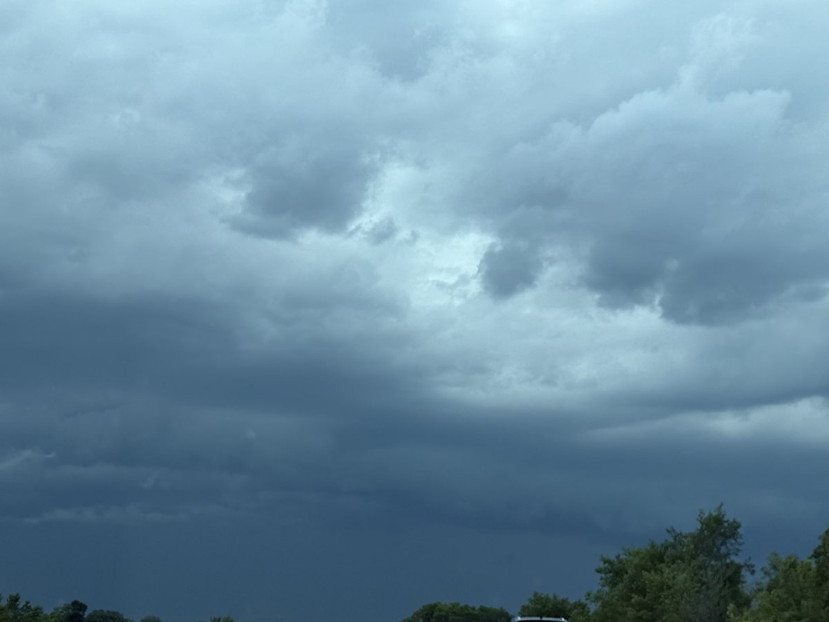 devyntayl0r's tweet photo. Some pictures I took of the clouds rolling in about a hour ago in Independence Mo. also saw a couple streaks of lightening but didn’t get my phone out fast enough.  @NickBenderKMBC @fox4wx https://t.co/Vrq8oXVpuY